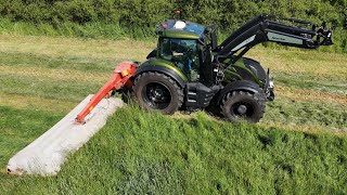 VALTRA T215 mit ein KUHN GMD 4410 LIFT CONTROL Heckmähwerk / Gras mähen / 4K