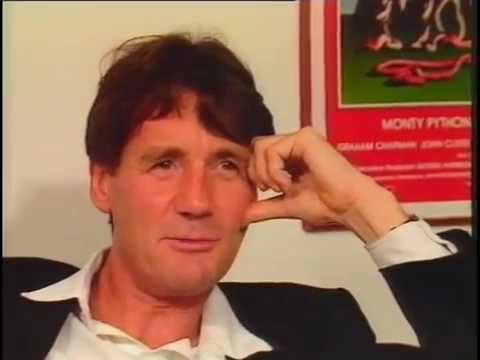 Monty Python's Prominent Features - News Report 27/12/88