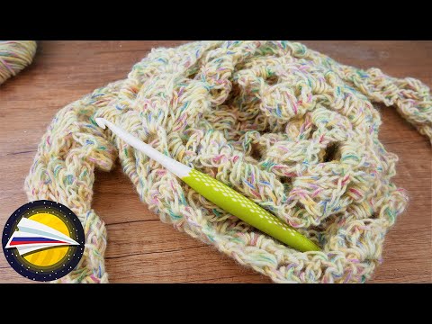 Видео: Весенний шарф ажурным узором из угла в угол | Вязание крючком