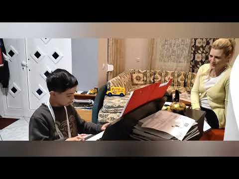 Ταλαντούχος 8χρονος πιανίστας από την Κοζάνη