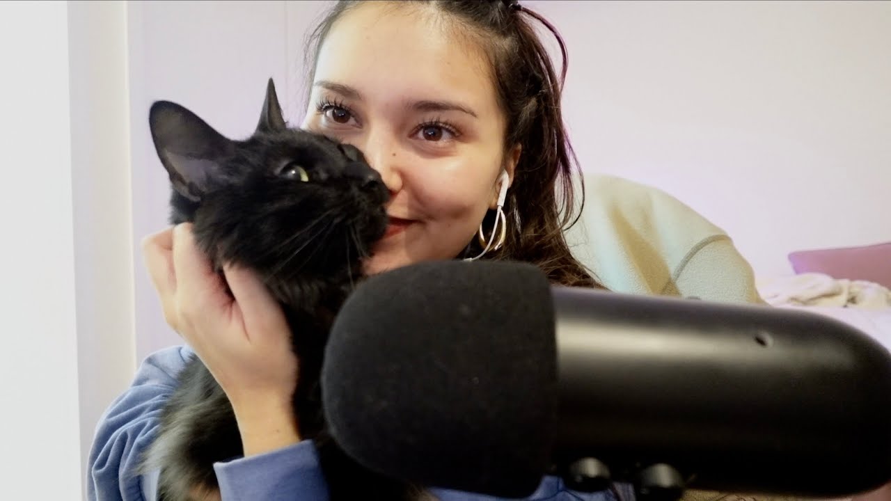 ASMR| Que hay en mi maletin de viaje| Kote Salas