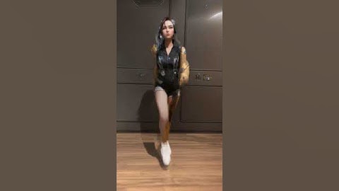 ✅4Robot girl of the future dancing a mini shuffle. 3D animation. Futuristic Video. #shuffle #shorts