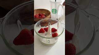 Make strawberry frappuccino with me #asmr #lifestyle #satisfying #drink #strawberry