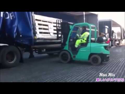 に 逃げろ 大事故だけど面白い フォークリフト失敗60連発 Youtube