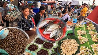 ตลาดนัดไทย-ลาว ธาตุพนม ไข่มดแดง หอยทราย แมงกุดจี่ หลายคัก จ.นครพนม