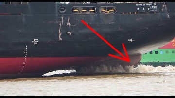 Tàu chở Container tăng tốc rời cảng Cát Lái