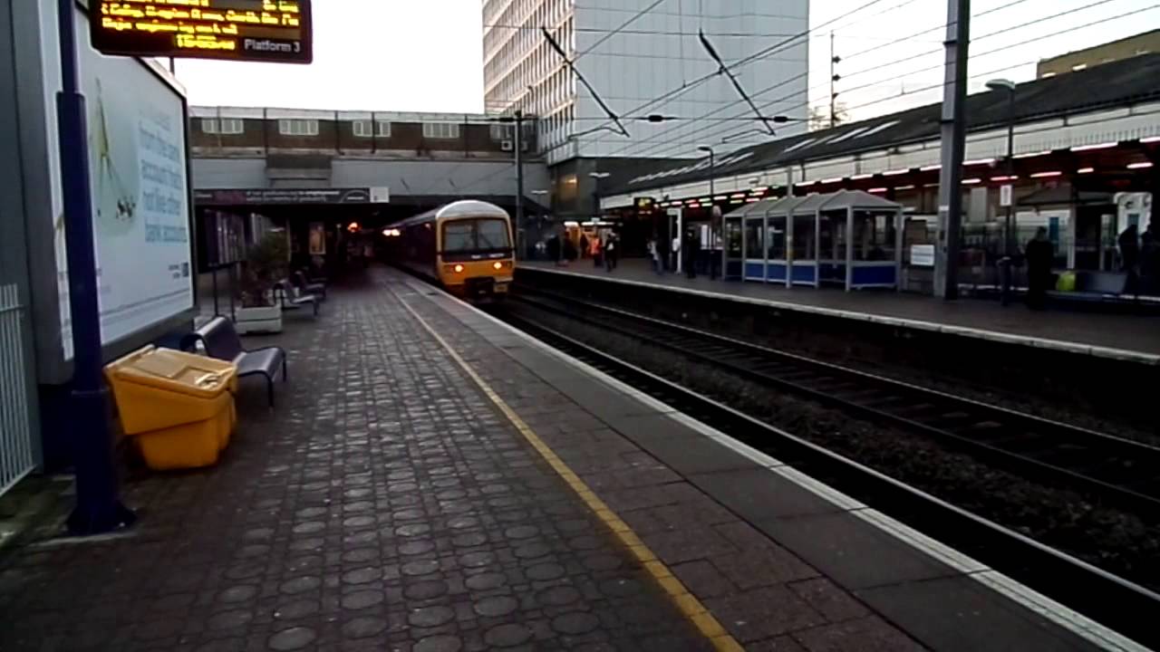 Trains and Tones at Ealing Broadway 30/12/14 YouTube