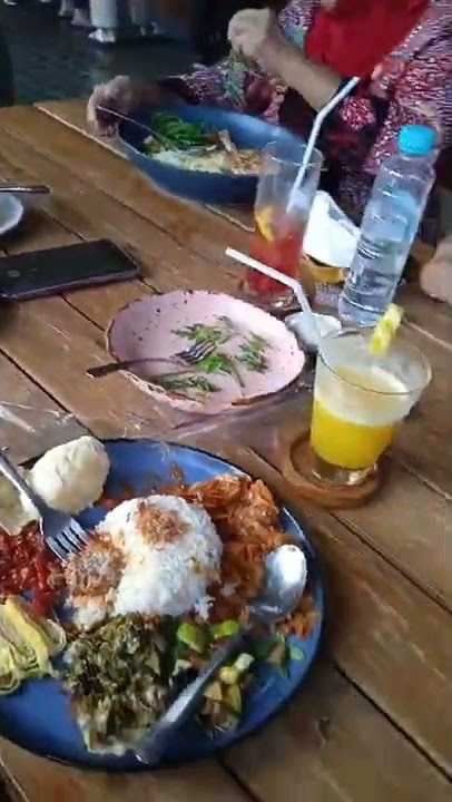 makan siang di restoran ayom #kuliner