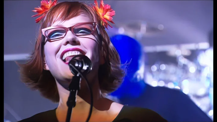 Blue Man Group & Annette Strean (Venus Hum) - I Fe...