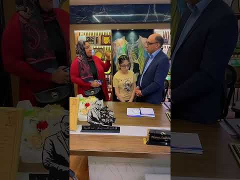 جنا من العراق كان عندها تشوه رهيب بالعمود الفقري اعوجاج و تحدب و عملت عملية في الهند