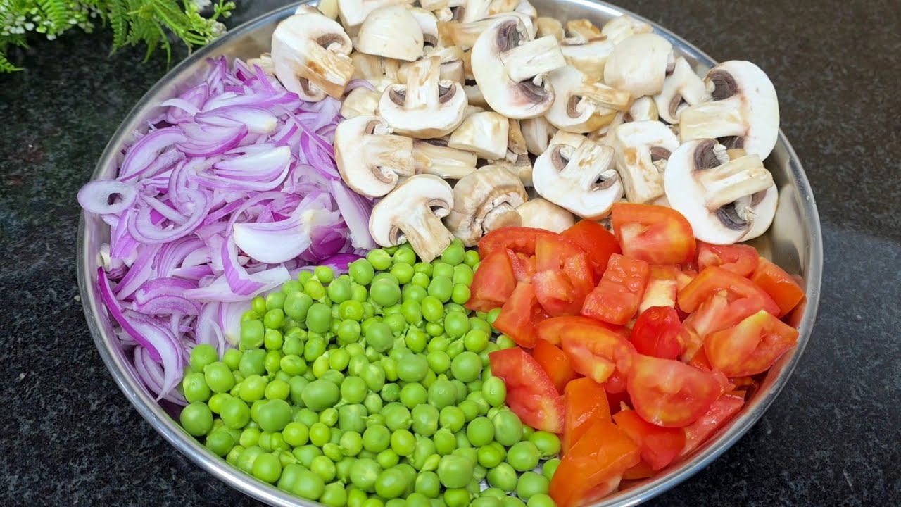 सिर्फ एकबार मशरूम मटर मेरे अनोखे तरीके से बनाकर देखिए स्वाद नही भूलेंगे/Matar Masroom Recipe 