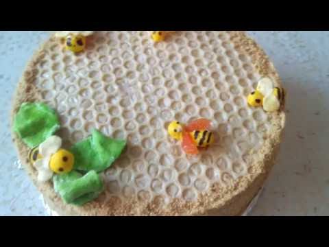 Video: How To Decorate A Honey Cake