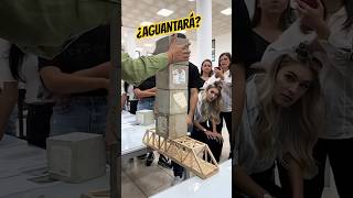 ¿Cuánto peso aguanta este puente? 🌉💪#estructuras #pruebadecarga #puente #madera #satisfying