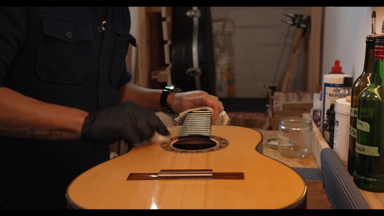 How to Apply French Polish on a Classical Guitar - Shellac Finish Guide