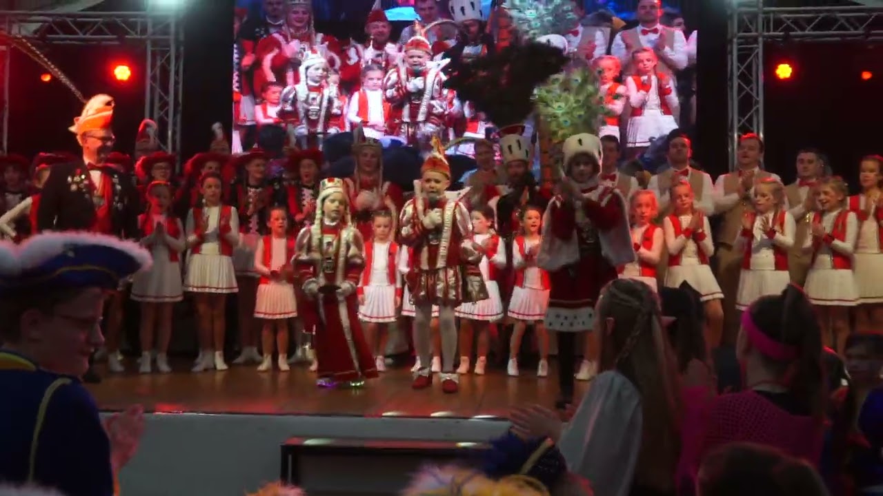 Kinderdreigestirn 2025 Kinderprinz Fabio I, Bauer Elli und Junfrau Lissi K.V. De Vennkatze