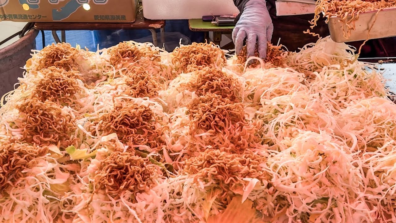 japanese street food - hiroshima style okonomiyaki 広島焼き