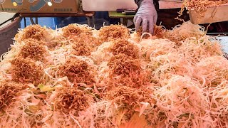 japanese street food - hiroshima style okonomiyaki  広島焼き