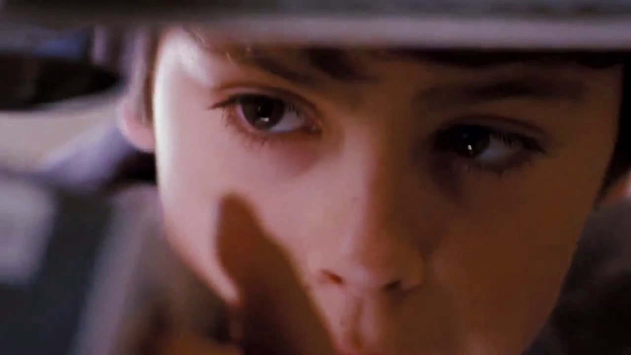 hotel for dogs phone scene