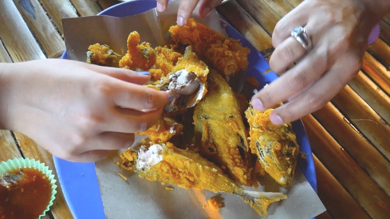 Eating in KELANTAN with LOCALS and exploring amazing MALAYSIA Food