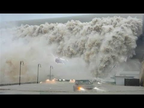 السعودية الآن طوفان كالجبال يفاجئ الناس كل المياة في العالم ضربت جازان صارت بحر ولقطات مرعبة