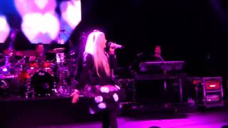 Avril Lavigne - Hello Kitty (Live at Sao Paulo)
