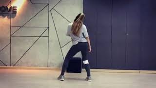 Pearrie Hammie dance with the song from Vengaboys Take me to the city