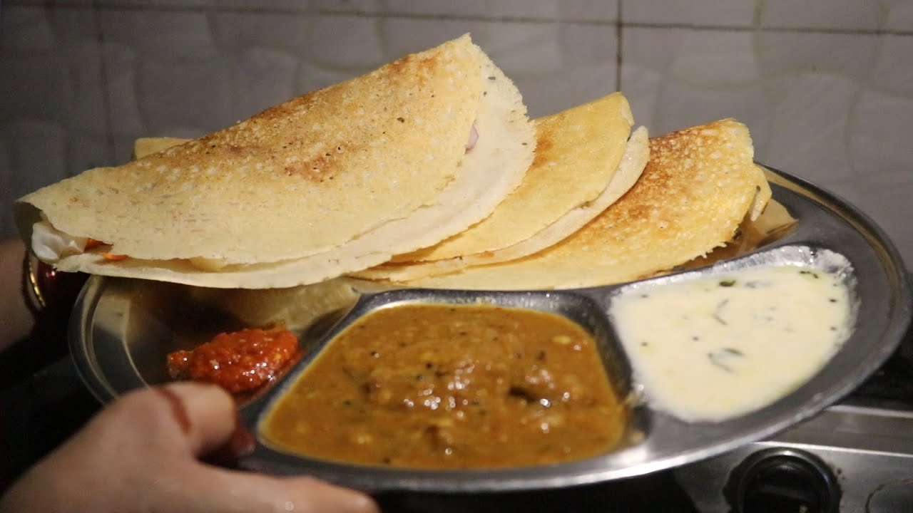 इसे देखने के बाद पहली बार में ही बना पाएंगे घर  के तवे पर परफेक्ट डोसा। Dosa Making on Iron Tawa