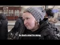 Families flee conflict in Ukraine | UNICEF