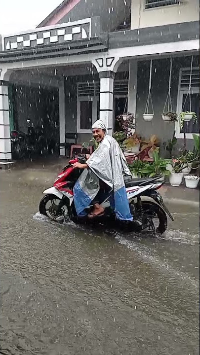 Biarkan Hujan #shorts #hujan #tipex