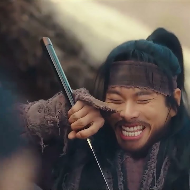 The man needed to use the bathroom, and in the end, he wet his pants.#film #movie