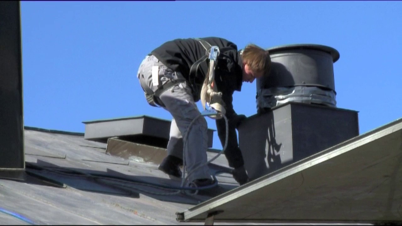 Remontti-Reiska: Hilseilevän peltikaton pinnoitus