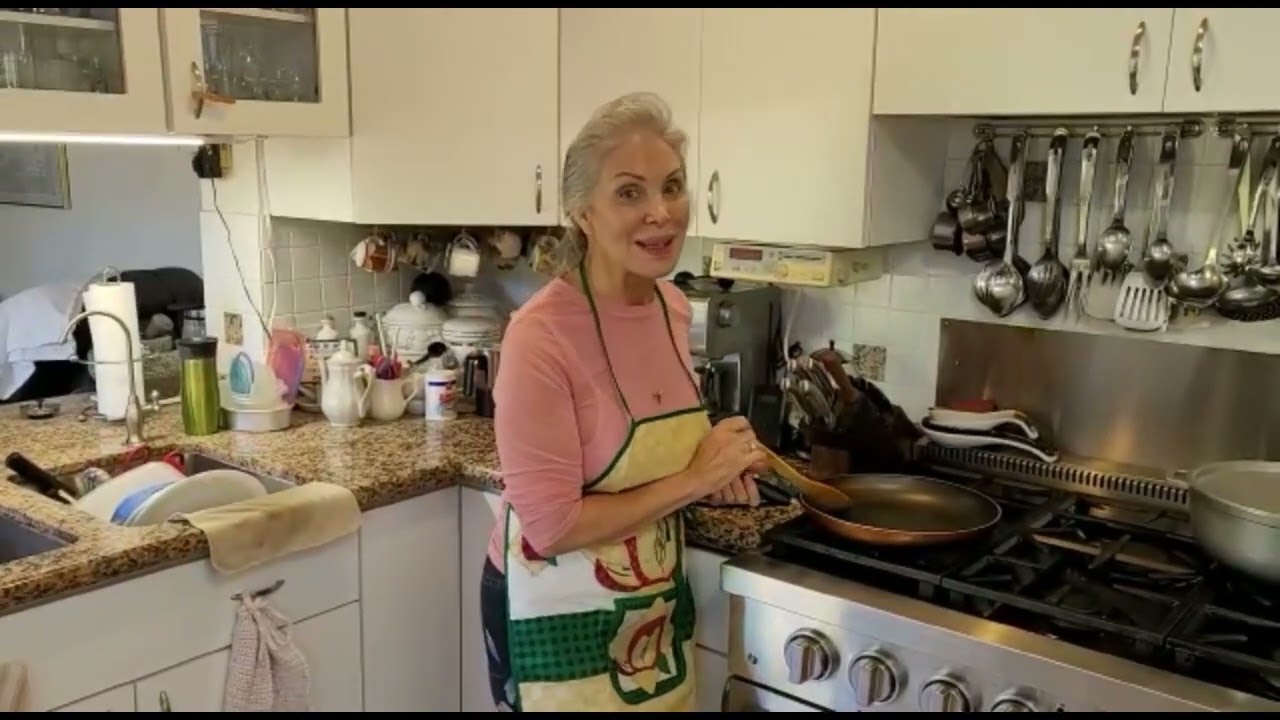 Clara Vust kitchen spanish casting.