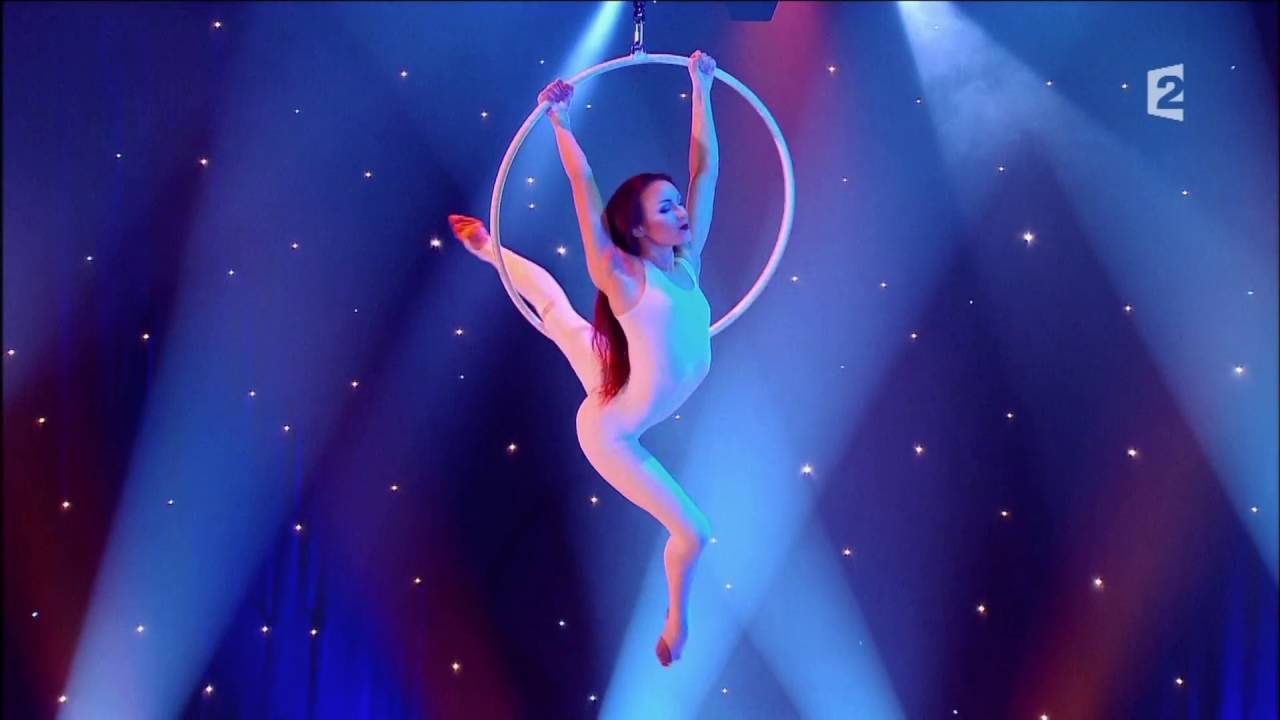 Oksana Pylypchuk / La Vision Acrobatics - Aerial Hoop -Le Plus Grand Cabaret Du Monde