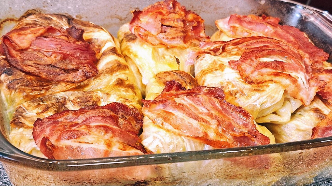 Sauerkraut-Kohlrouladen mit knusprigem Speck