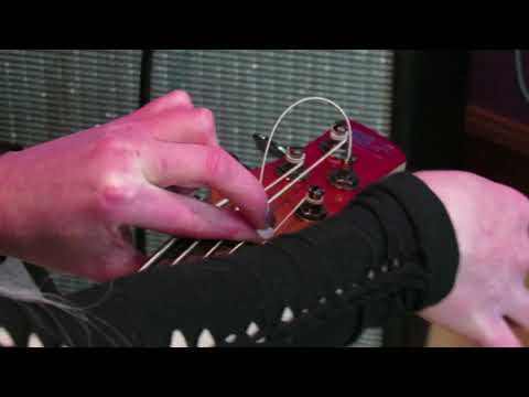 how-to-change-bass-guitar-strings