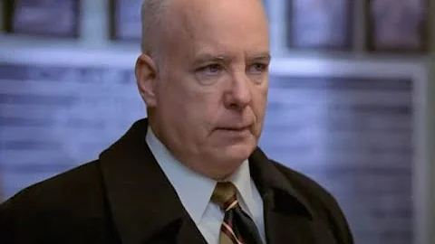 NYPD Blue - Gibson's Douchebag Parrot - Funny !