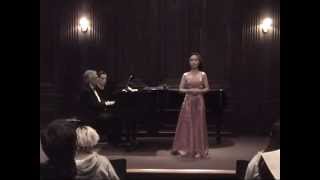 Miniatura del video "女高音陈欣沁演唱家喻户晓的中国民歌 “东北摇篮曲”"The Northeast Lullaby" sung by Soprano Tan Sin Sim"