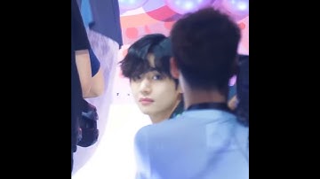 V reaction when Jisoo flirt with him on stage 😉😍🤩 #jisoo #kimtaehyung #vsoo #taesoo
