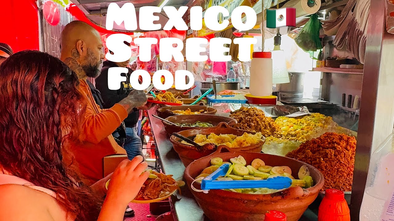 El puesto que nunca cierra: Tacos 🌮 de 15 pesos con mil guarniciones#mexico#food#travel#taco