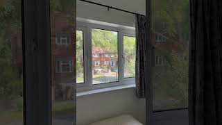 Как моют окна в Англии #англия #мойкаокон #арендажилья #недвижимость #уборкавдоме