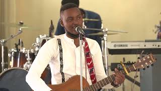 Josh Ishimwe Performing Yesu Ndagukunda, Amasezerano at Miracle Pool Church