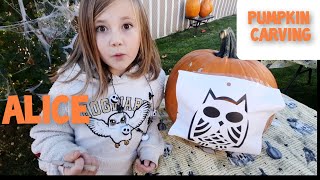 Carve a pumpkin with Alice!