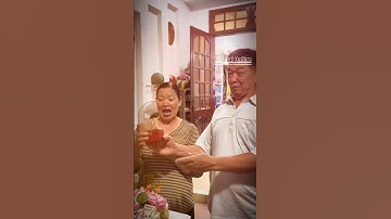 Nụ cười của mẹ là niềm hạnh phúc của hai bố con con