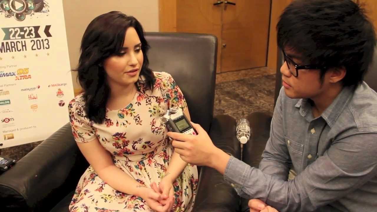 Jin and Ryan hang out with Demi Lovato