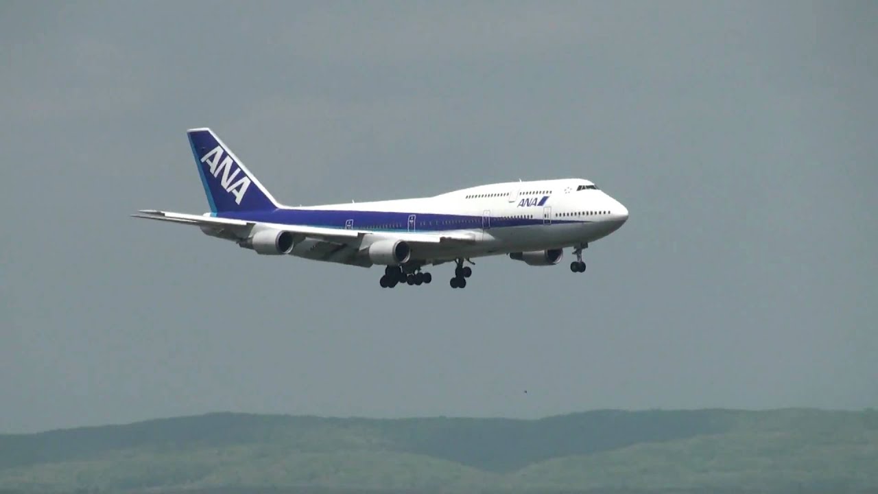 ANA ボーイング747-400D 新千歳空港着陸 - YouTube