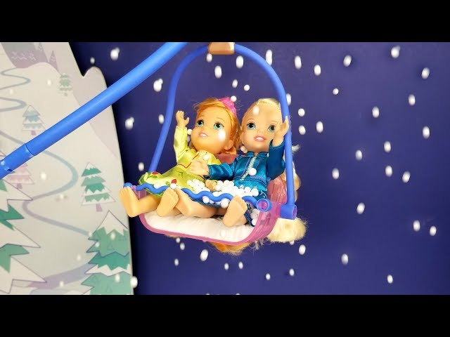 Snow ! Elsa and Anna toddlers - Ski lift - Skating - LOL dollhouse class=