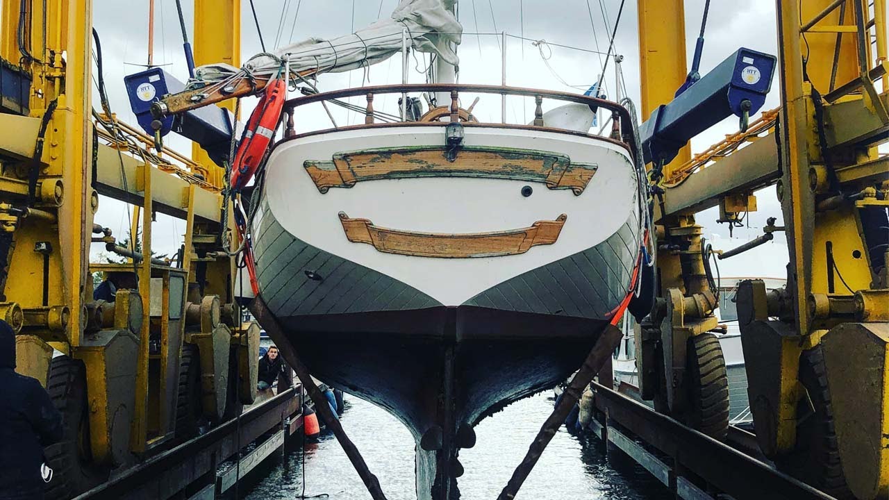 Redmoon at Weesp Yard⛵️ 