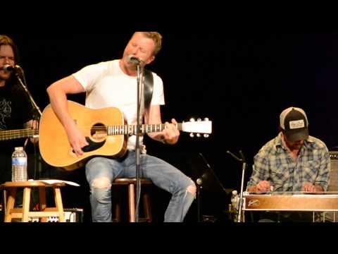 Dierks Bentley sings and tells story behind "I Hold On" at fan club party