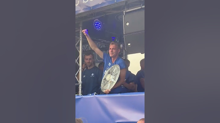 Timo Becker mit der Meisterschale 🔥
