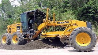 Motoniveladora GD555 Komatsu Motor Grader Working